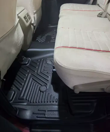 Fußmatte montiert in einem Mazda 3 2023